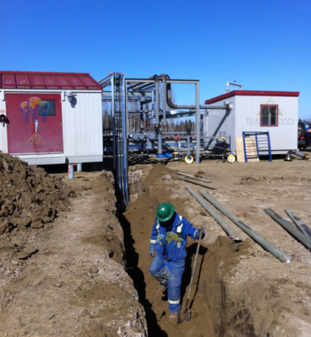 Trade-Schools-in-Chicago-Worker-in-cable-trench